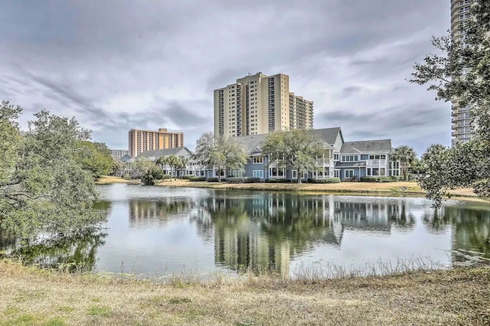 Myrtle Beach Retreat w/ Ocean Access & Porch!