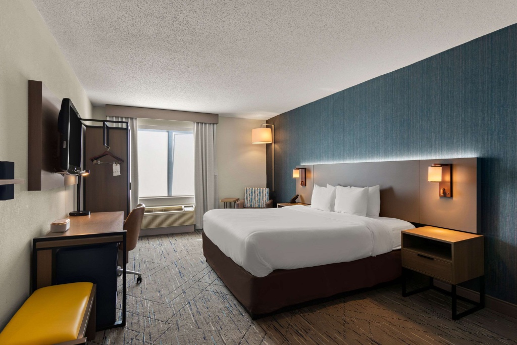 Comfort Inn & Suites Ashland – Richmond North Room Type - Standard Double room (full double bed)