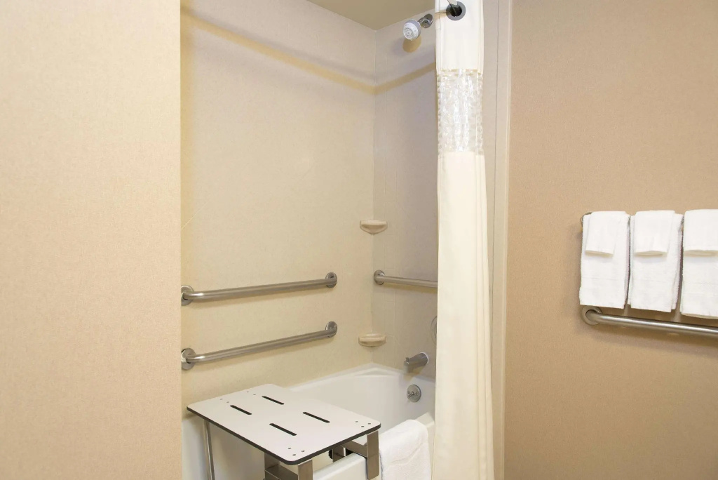 Hampton Inn & Suites Bloomington-Normal - Chambres