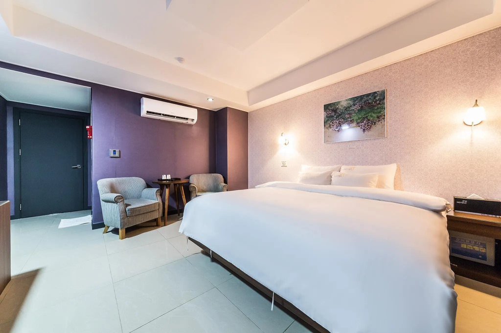 Standard Double room (full double bed)