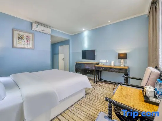 Business Double room (full double bed)