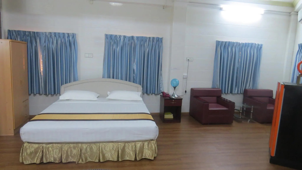 Executive room with city view