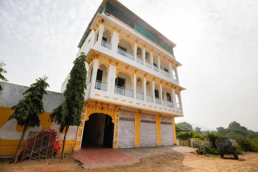 Hotel Shree Daulatgarh by OYO Rooms