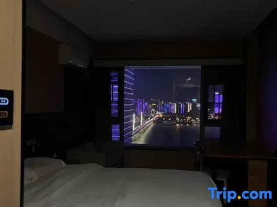 Standard Double room with river view (full double bed)