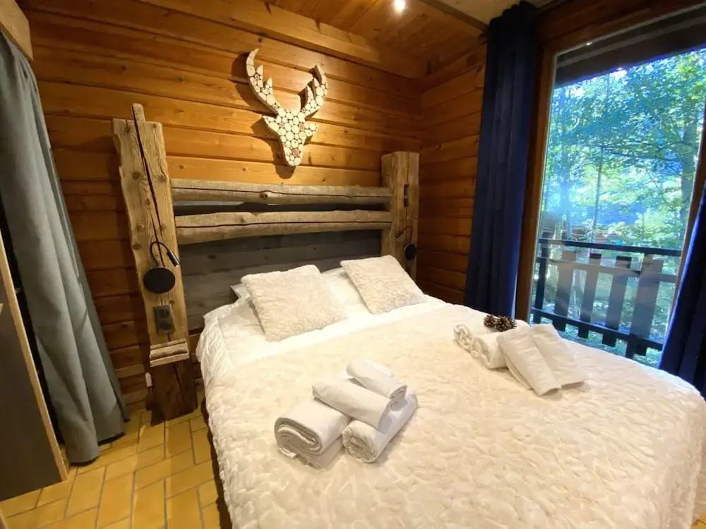 Voir la photo 3 — LE Renne Chalet en Bois au Calme Avec SPA Jacuzzi