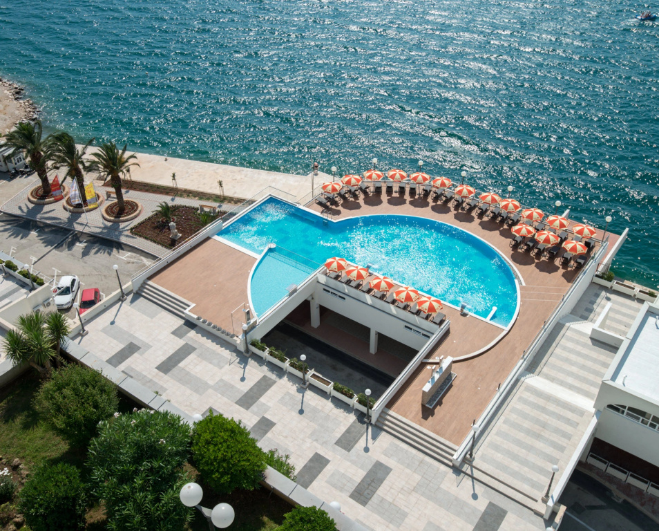 Beach & Waterfront