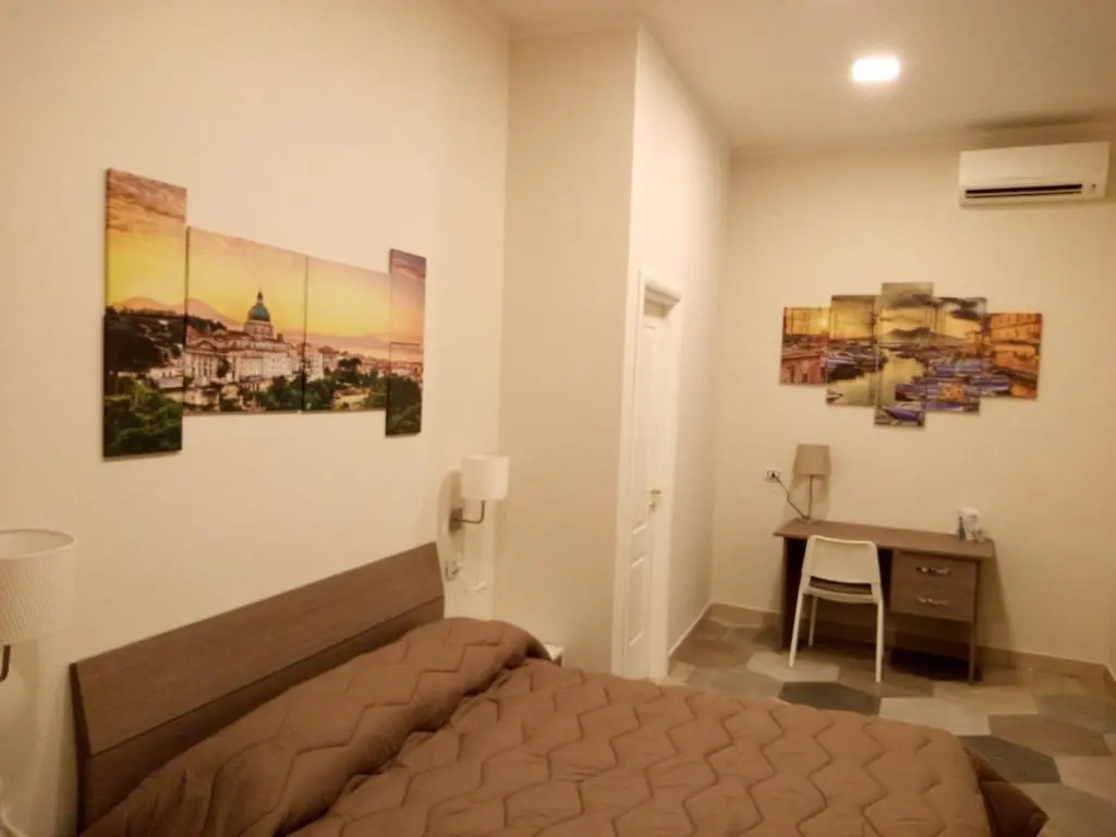 Deluxe Double room (full double bed)