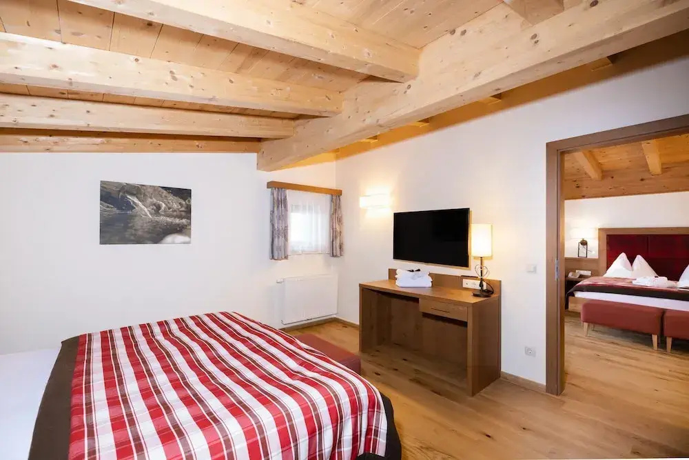 1 Bedroom Superior Suite with balcony and with mountain view