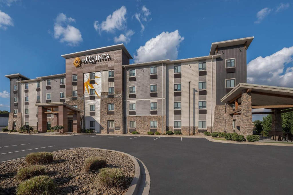 La Quinta Inn & Suites by Wyndham Greenville Woodruff Rd.
