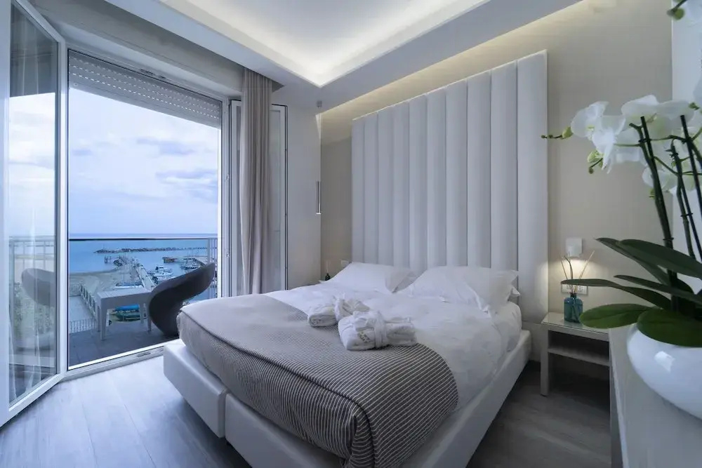 Deluxe Double room with balcony and with sea view (full double bed)