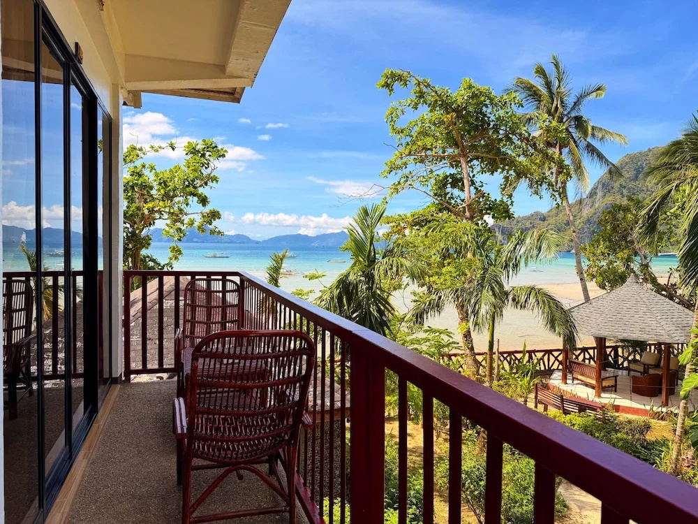 Standard Quadruple Family room with balcony and with ocean view
