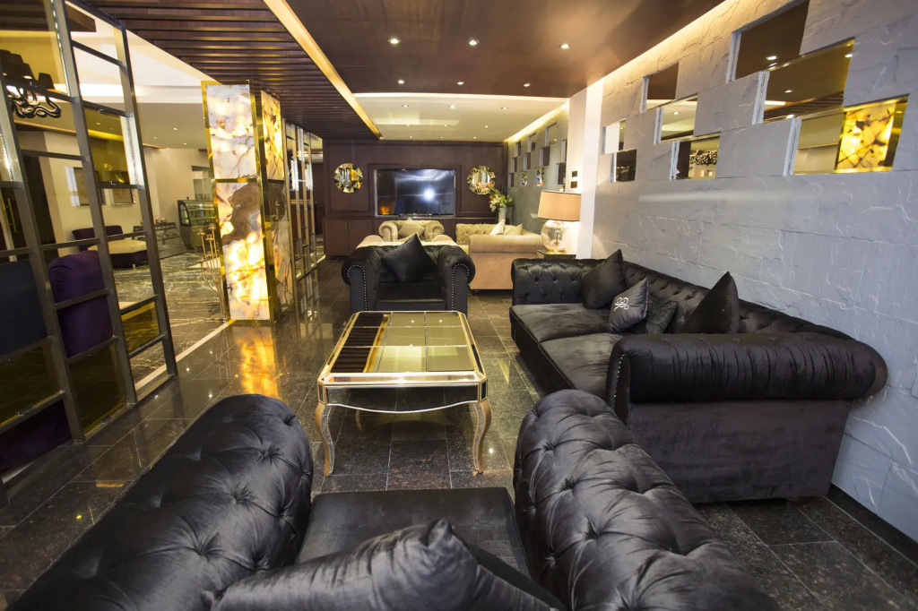 Lobby & Reception