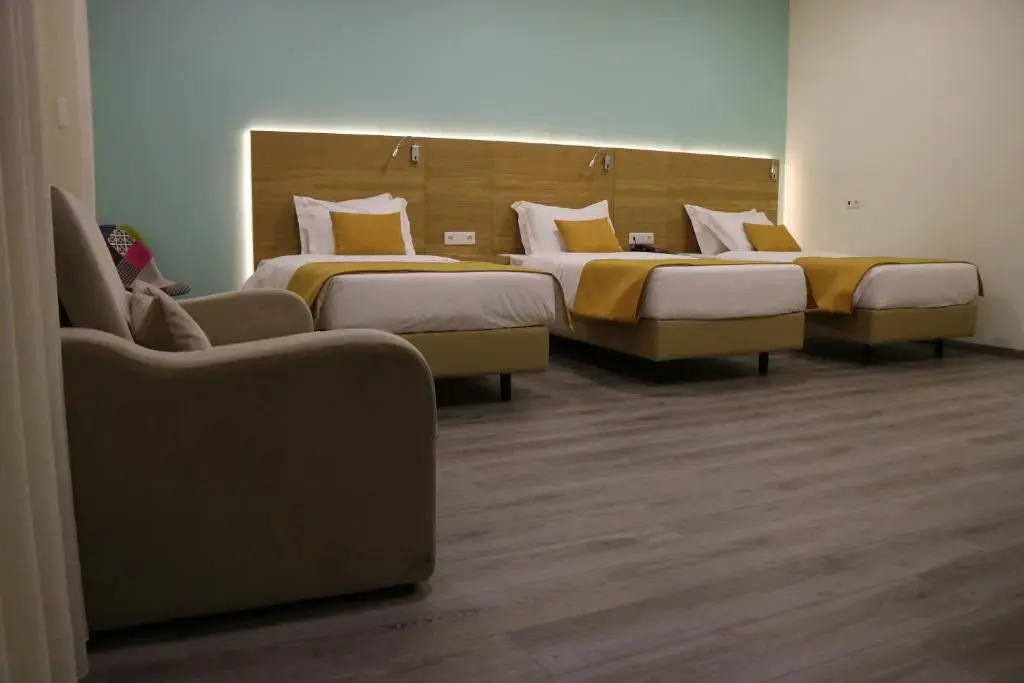 Standard Triple room
