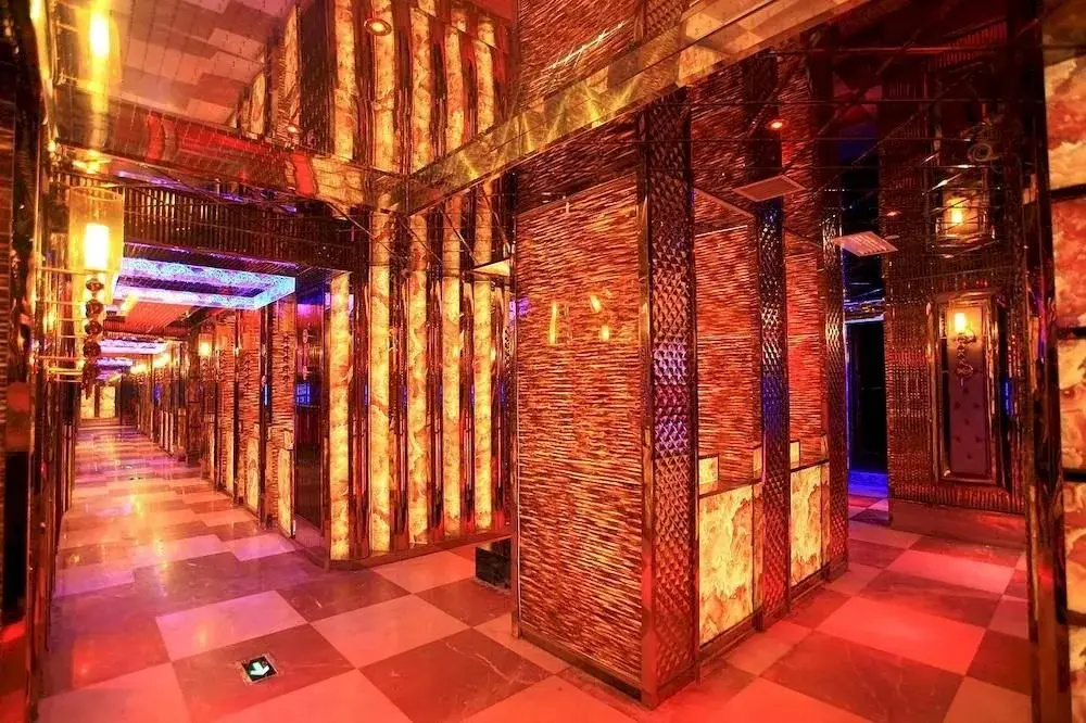 Lobby & Reception