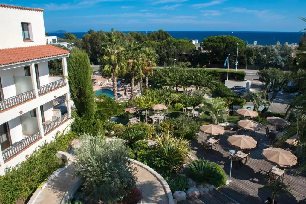 Standard Triple room with sea view