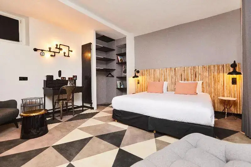 Madrigal hotel 156