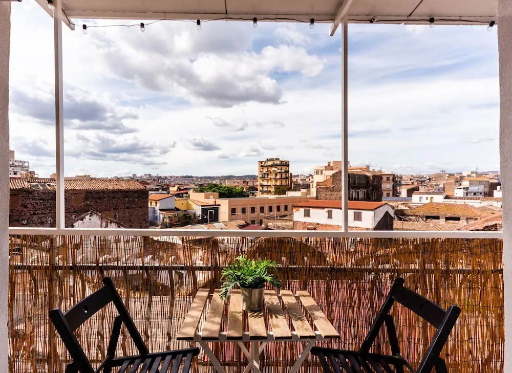 Susy Baroque Near Beach Etna