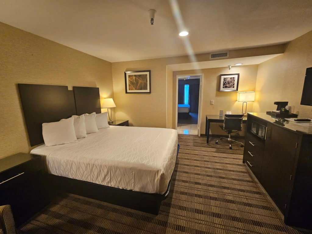 Best Western Pasadena Royale Inn & Suites — фото