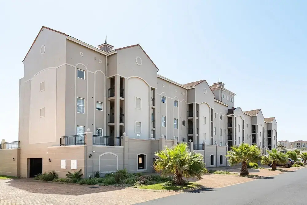 Century on Lake Luxury Apartments