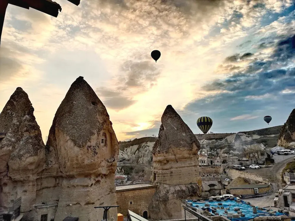 Mosaic Cave Hotel