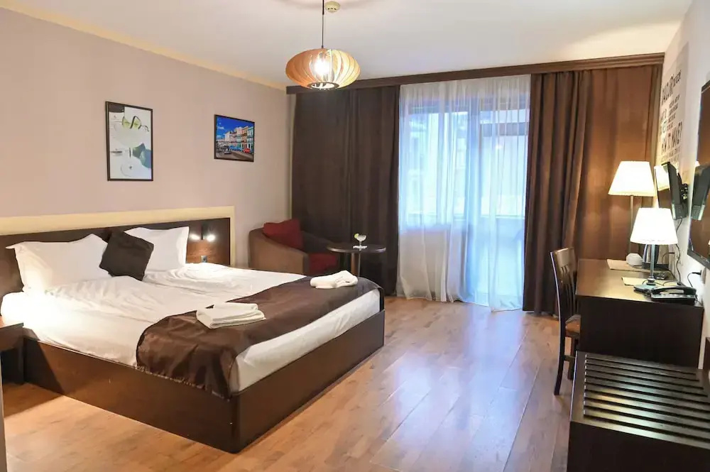 Deluxe Double room with balcony and with mountain view (full double bed)