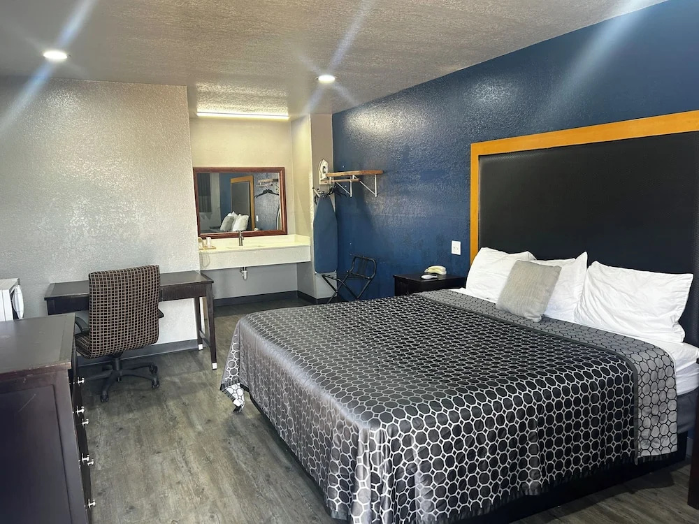 Economy Double room (full double bed)