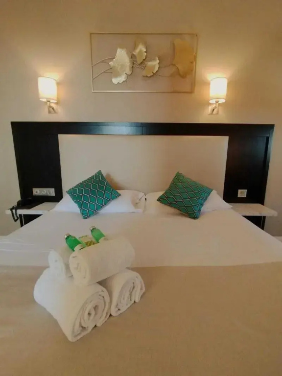 Standard Double room with partial sea view (full double bed)