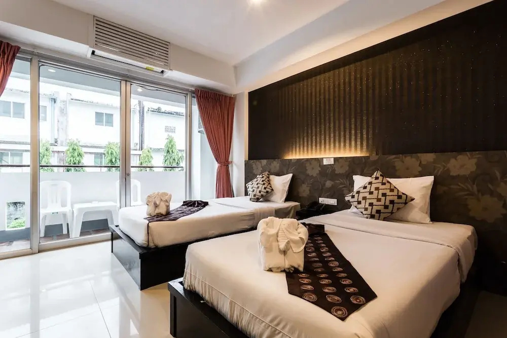 Deluxe Double room with balcony (twin beds)