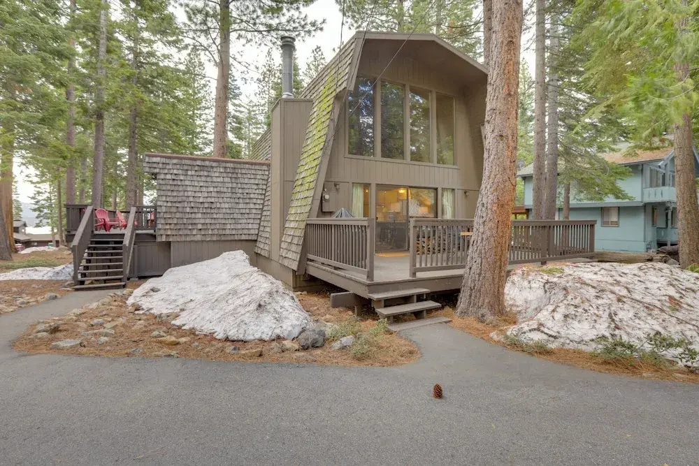 Near Skiing & Hiking: Carnelian Bay Cabin