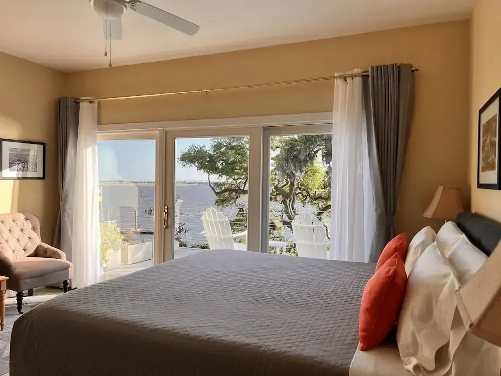Deluxe Double room with river view (full double bed)