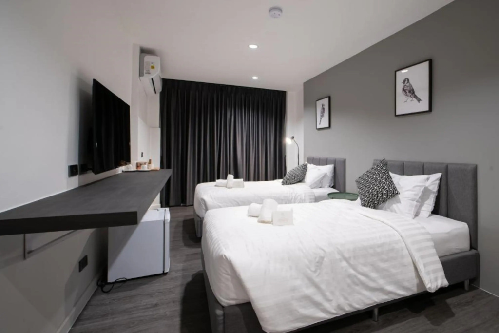 Deluxe Double room (full double bed)