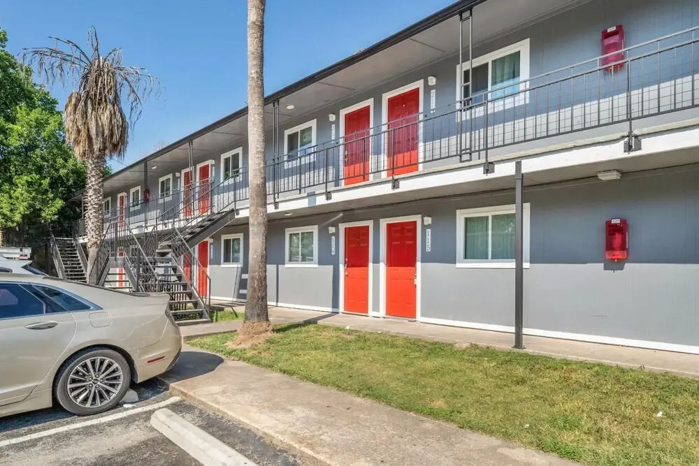 Stylish 1BR Near UT Highland Evonify