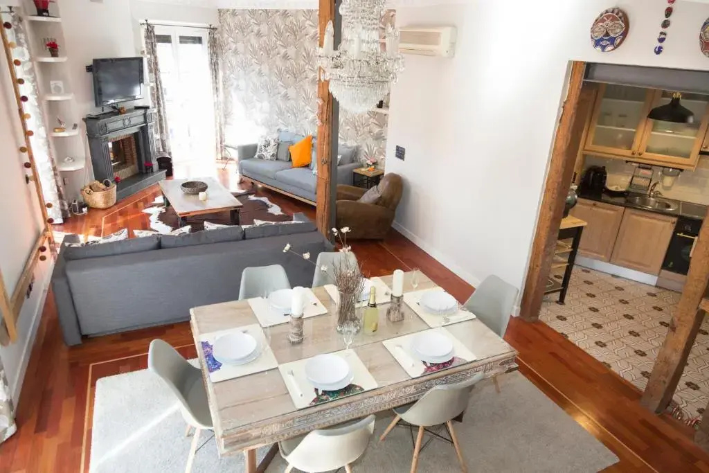 Deluxe Apartment