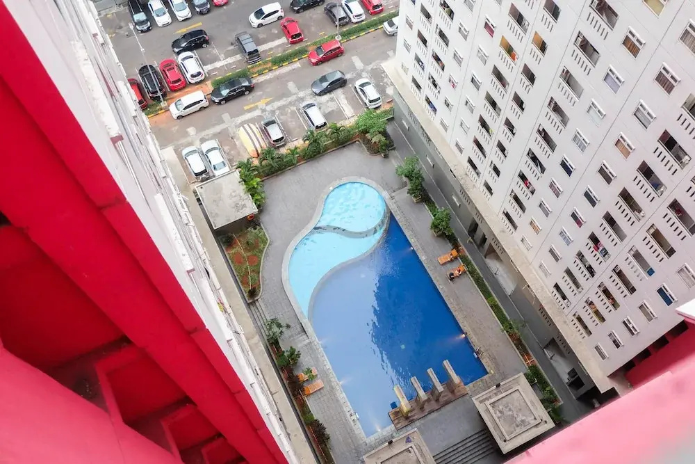 Modern and Comfy 2BR Green Pramuka Apartment
