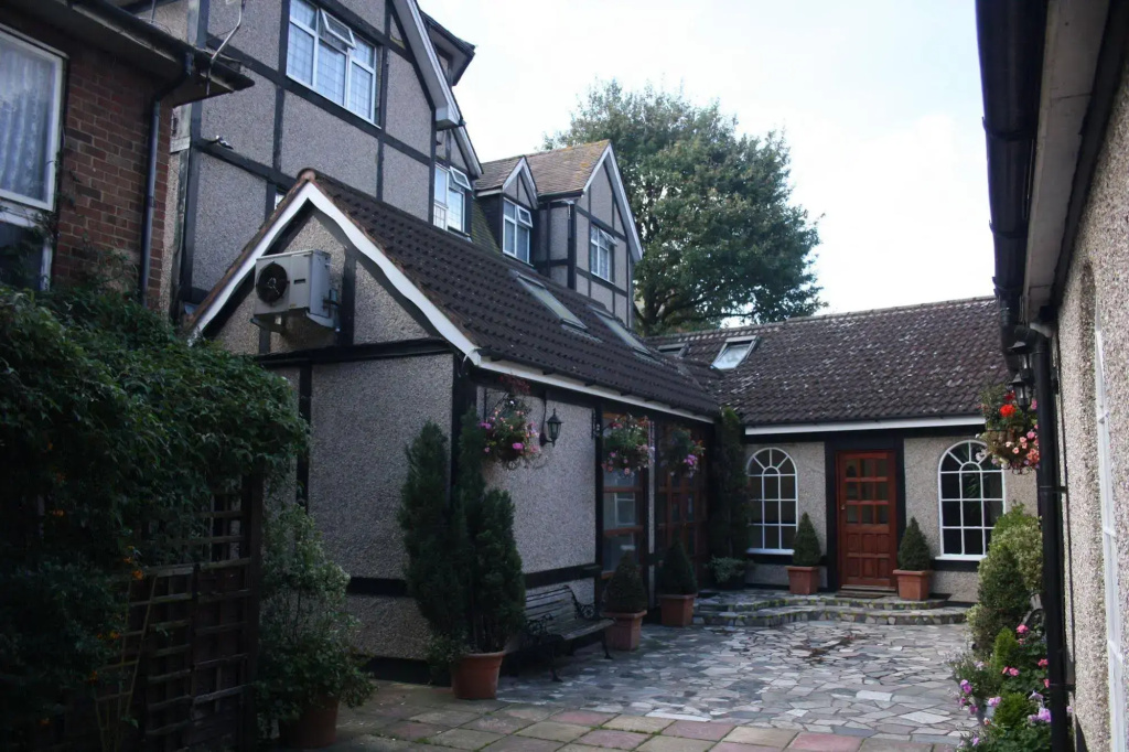 Kings Paget Hotel