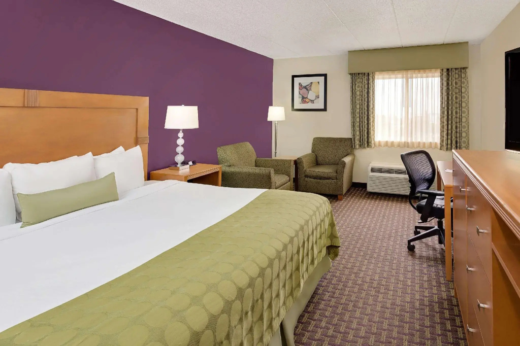 Ramada by Wyndham Marquette - Chambres