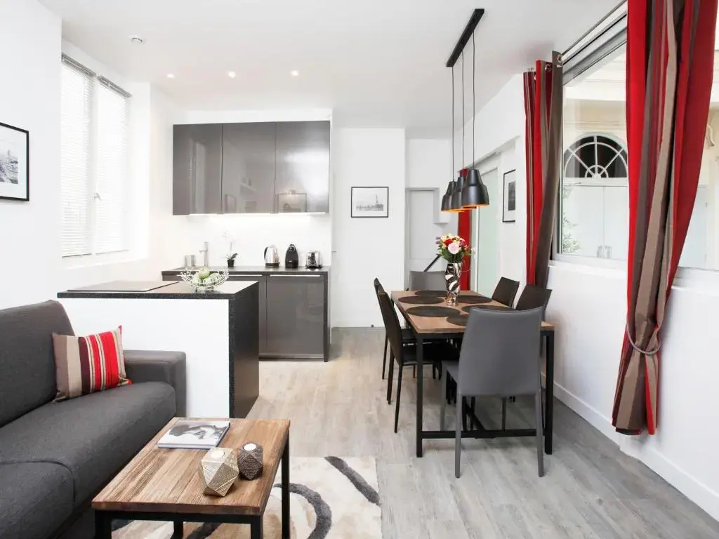 2 Bedrooms Apartment