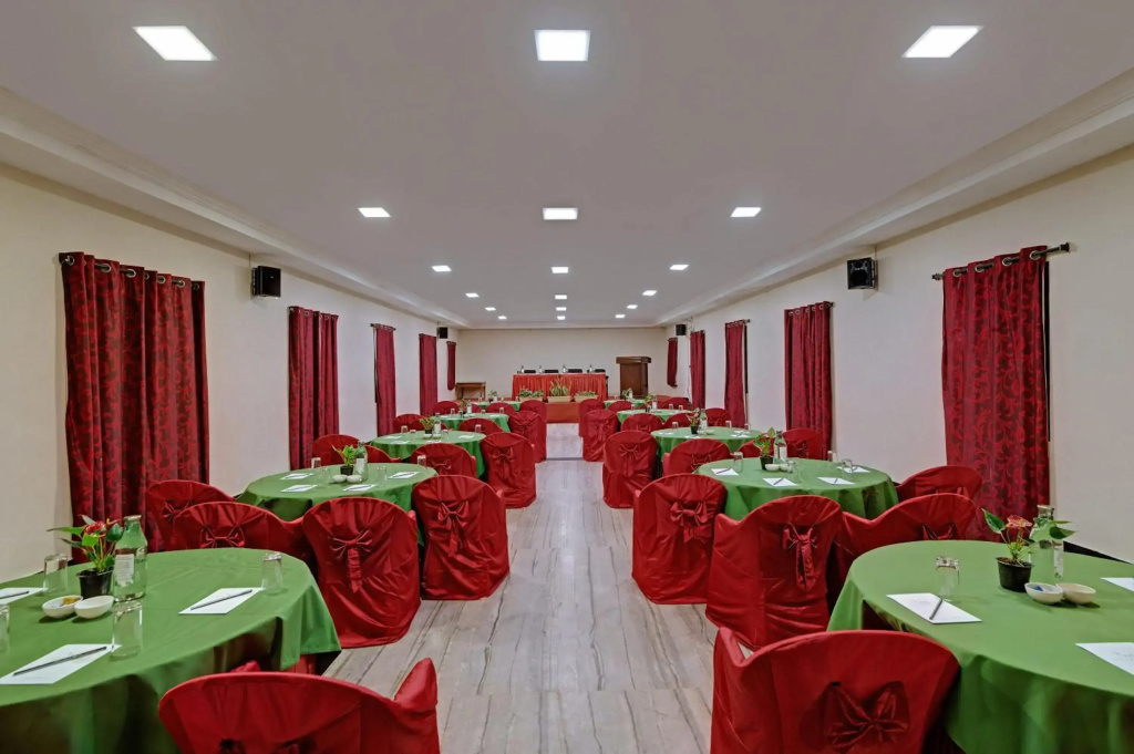OYO Premium Golf Club Road - Général