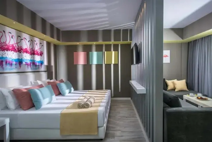 Flamingo Double room (full double bed)