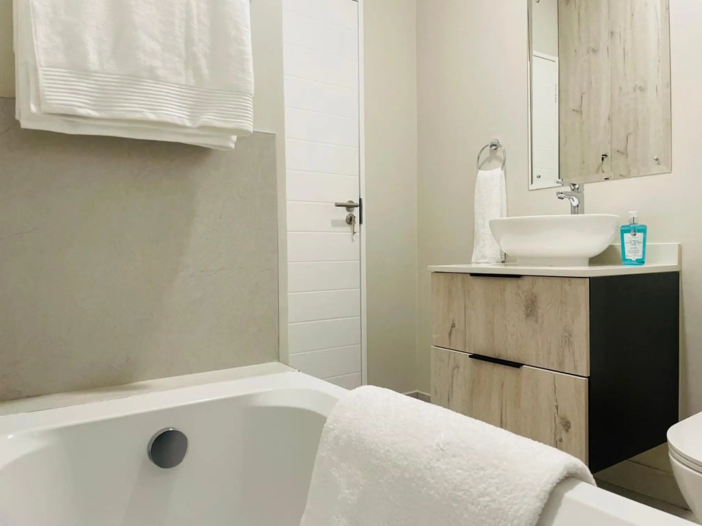 Mikeys place On New: 2bed2bath no.1 with Free WiFiNetflix