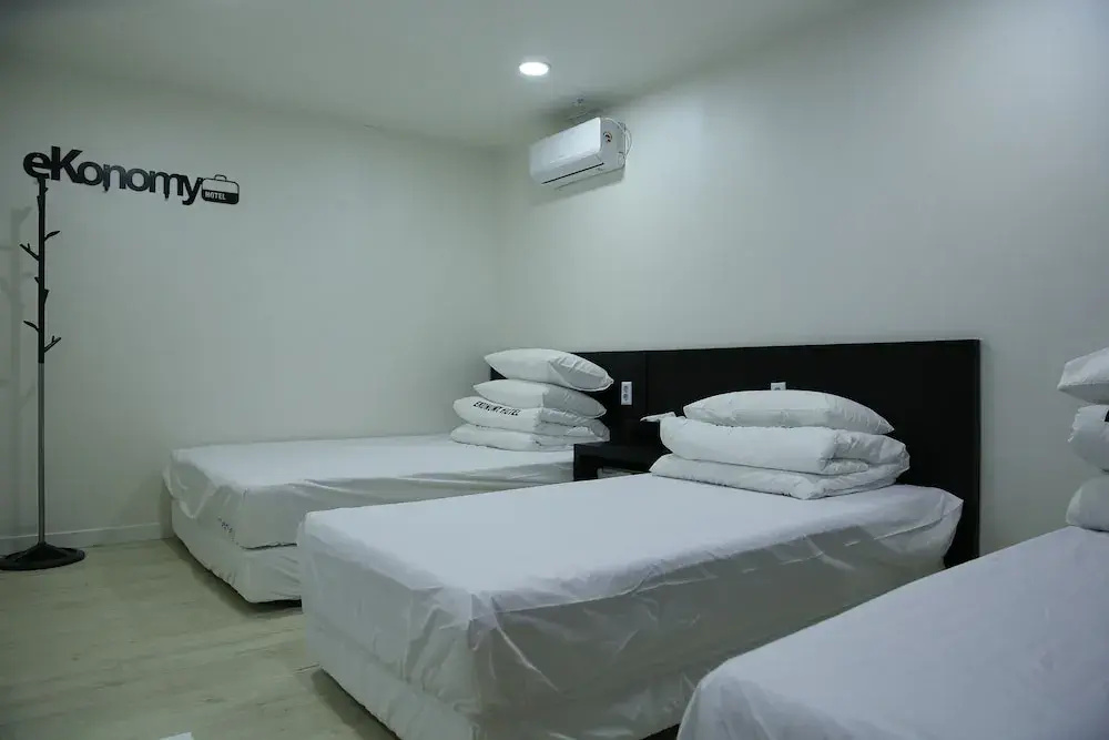 Ekonomy Hotel Gumi - Chambres