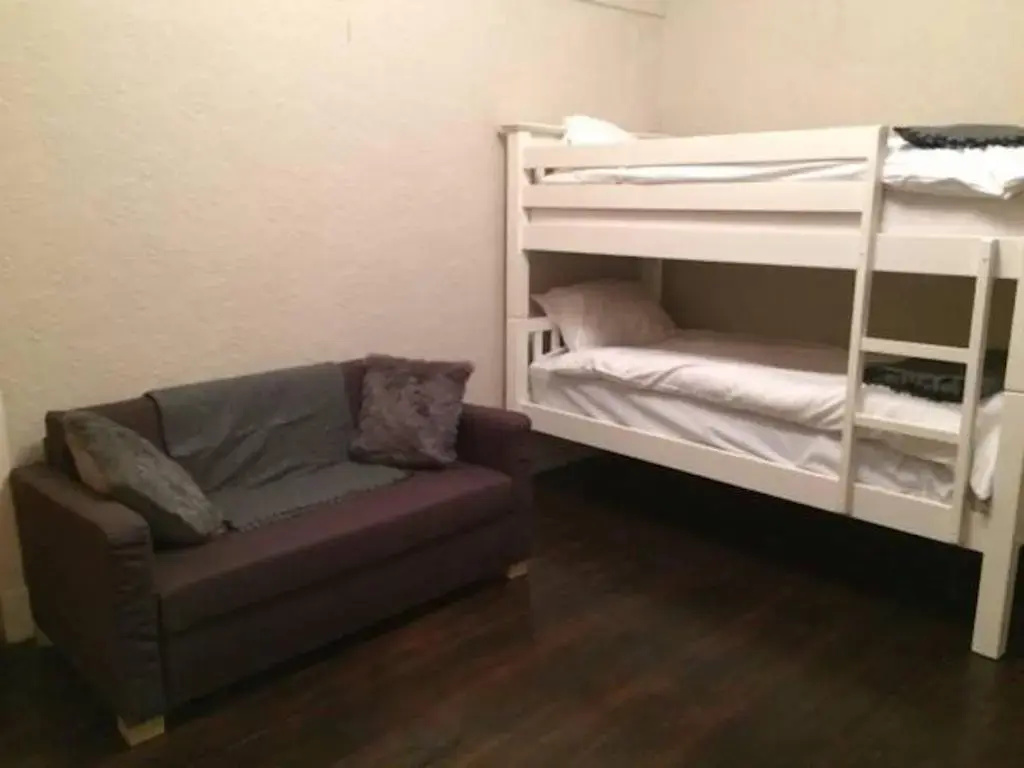 2 Bedrooms Cottage