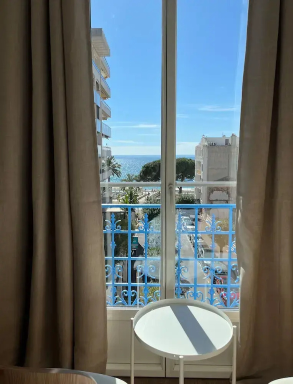 Classic Double room with sea view (full double bed)