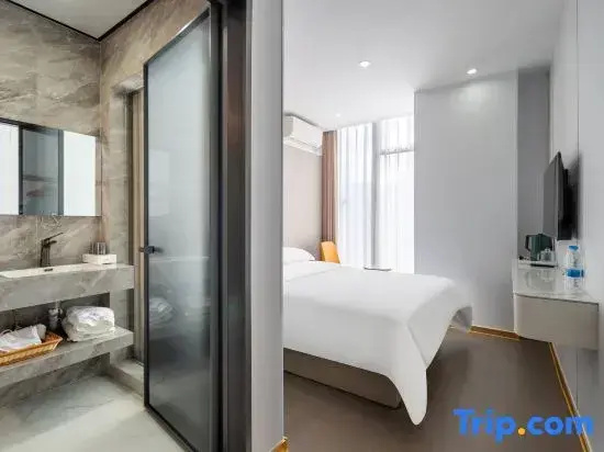Standard Double room with view (full double bed)
