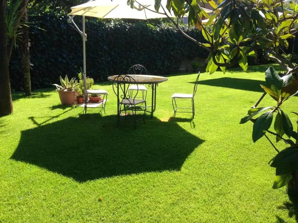 2 bedrooms appartement with private pool enclosed garden and wifi at Ragalna