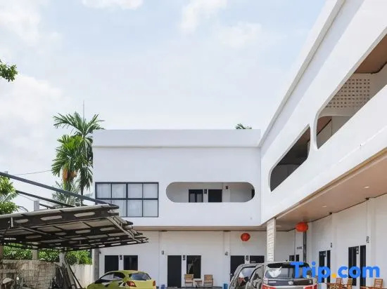 Urbanview Hotel Syariah at Glory Guest House Kota Baru