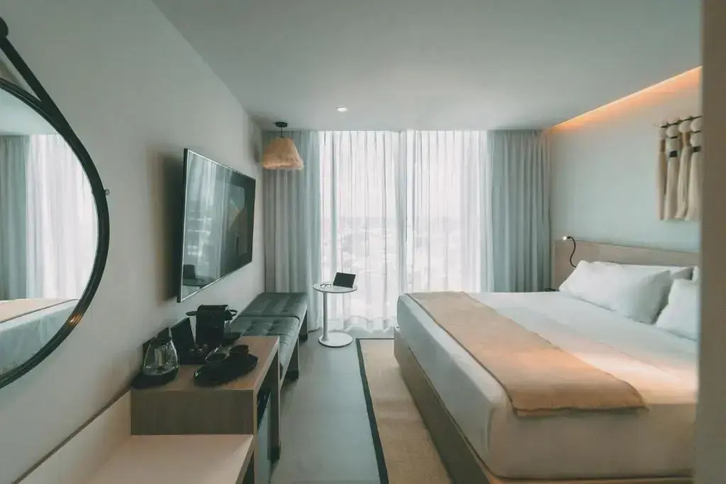 Deluxe Double room (full double bed)