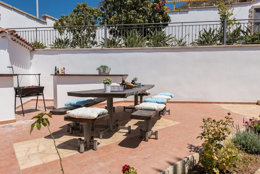 1 Charming Villa,Huge Terraces,Pool,Garden,Bbq!