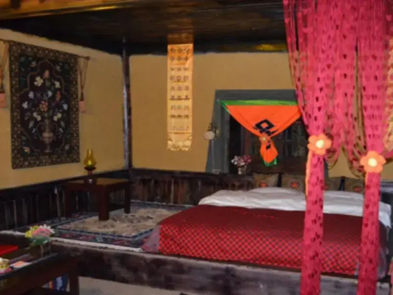 Standard Quadruple room with street view