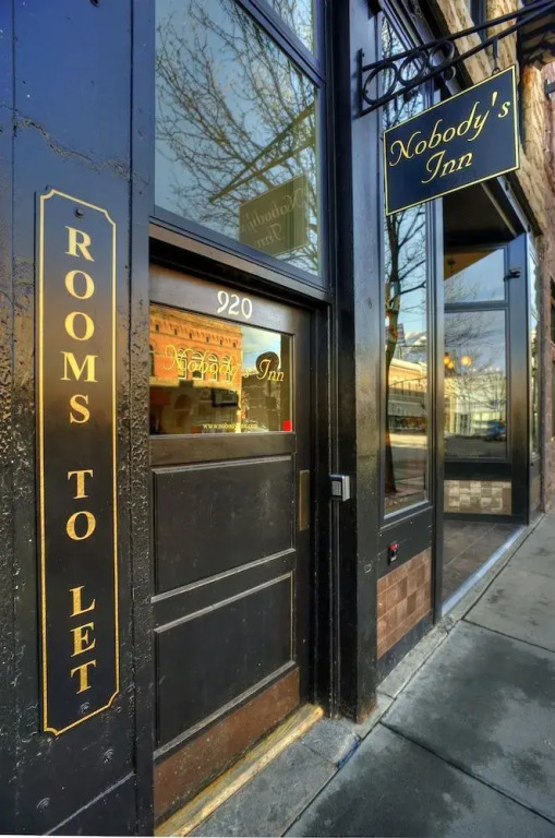 Nobody's Inn — фото
